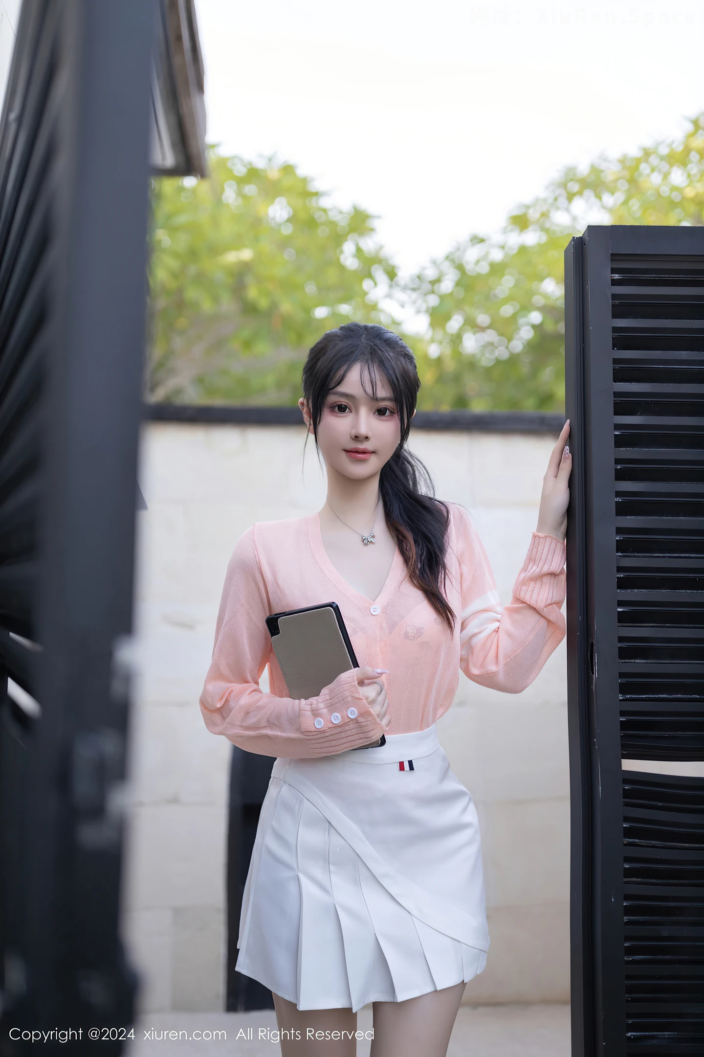 图片[2]-[XiuRen秀人网]VOL.8138 模特幼幼粉色上衣配白短裙露性感浅花色内衣秀曼妙身姿诱惑写真80P-秀人网官方网站